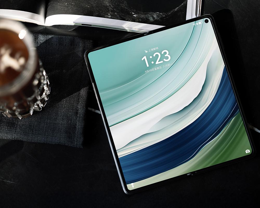 Huawei Mate X6 i Huawei Mate X7 03