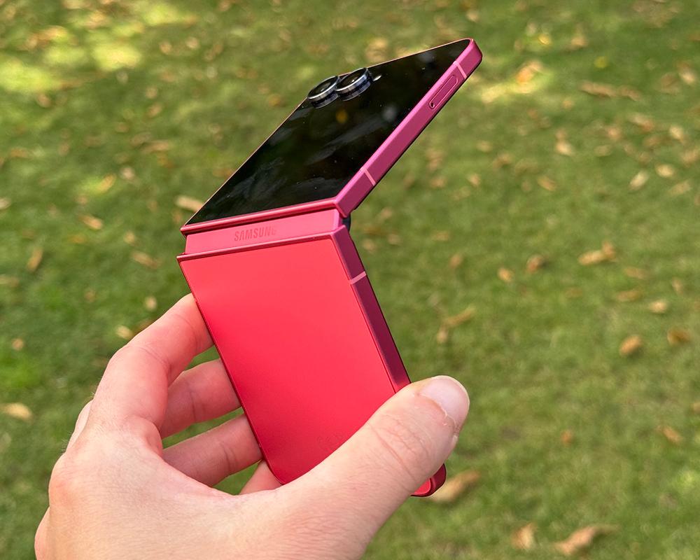 Samsung Galaxy Z Flip 7 04