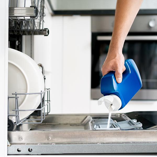 Korišćenje sredstava za sjaj posuđa